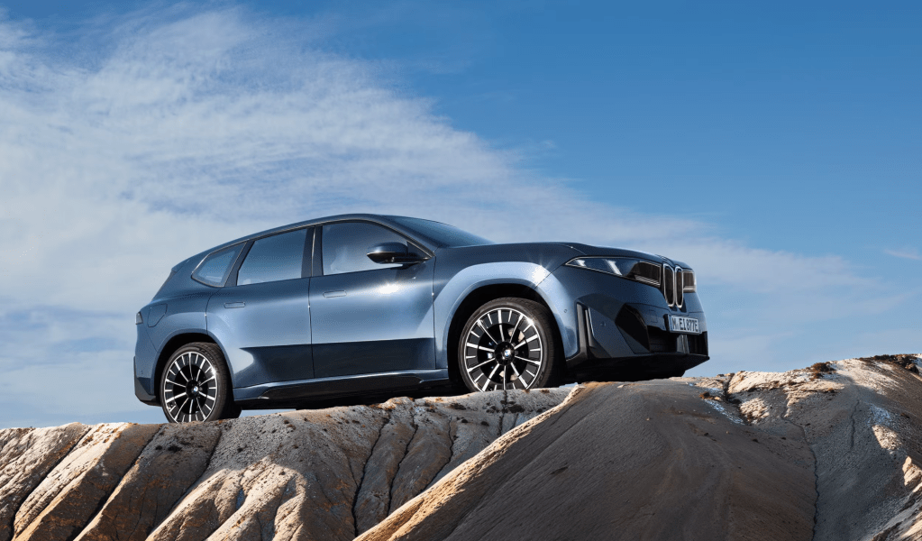 Los SUV eléctricos de lujo siguen marcando tendencia y prueba de ello es el nuevo BMW&nbsp;iX3