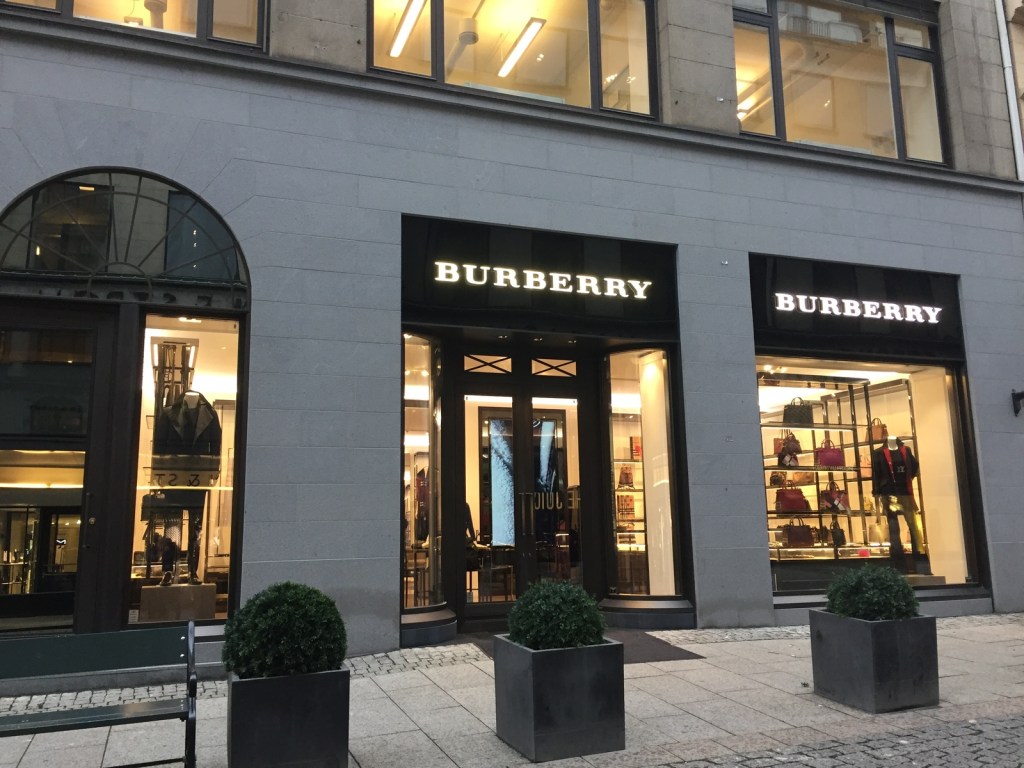 Así es el espectacular jardín efímero con el que Burberry sorprende en&nbsp;Shanghái