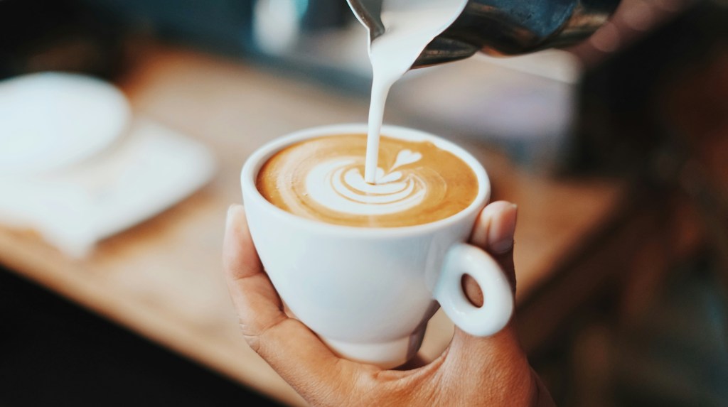 Café de especialidad: por qué cuesta más que un café&nbsp;convencional
