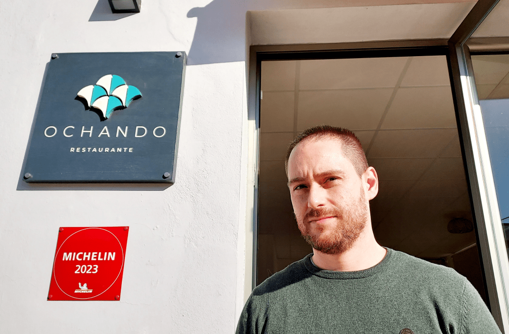 «El lujo de vivir en un pueblo no tiene precio»: el chef que rechazó marcharse para cocinar junto a la&nbsp;huerta